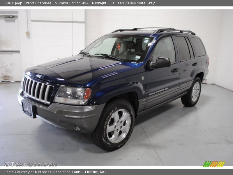 Front 3/4 View of 2004 Grand Cherokee Columbia Edition 4x4