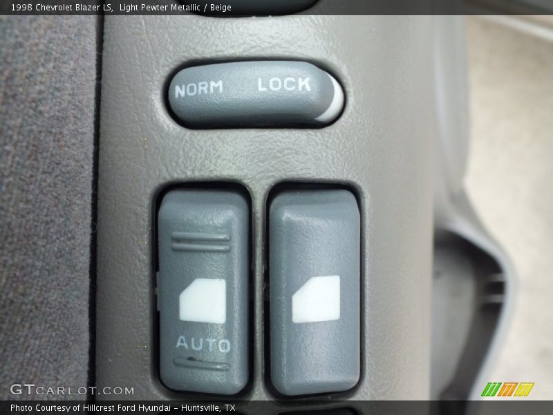 Light Pewter Metallic / Beige 1998 Chevrolet Blazer LS