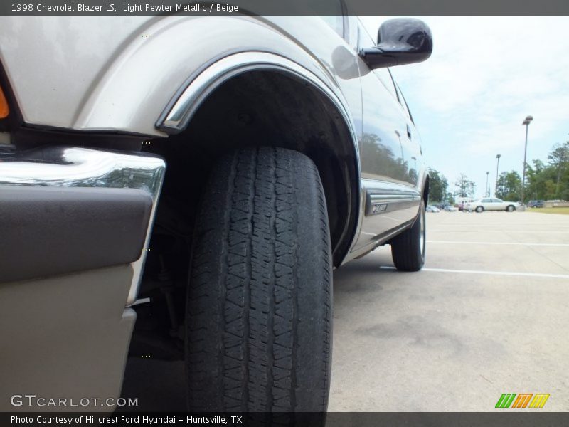 Light Pewter Metallic / Beige 1998 Chevrolet Blazer LS