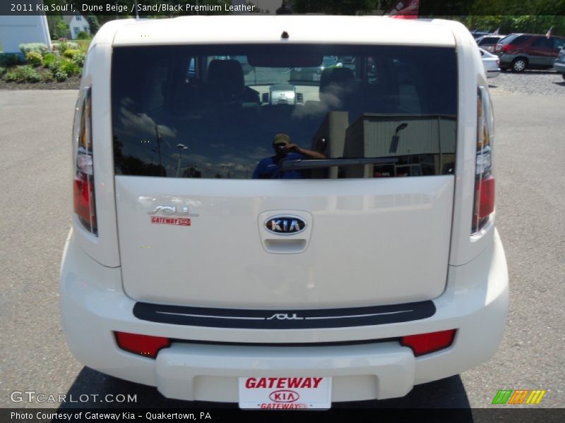 Dune Beige / Sand/Black Premium Leather 2011 Kia Soul !