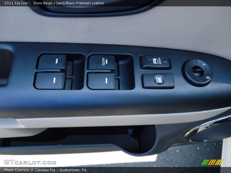 Dune Beige / Sand/Black Premium Leather 2011 Kia Soul !