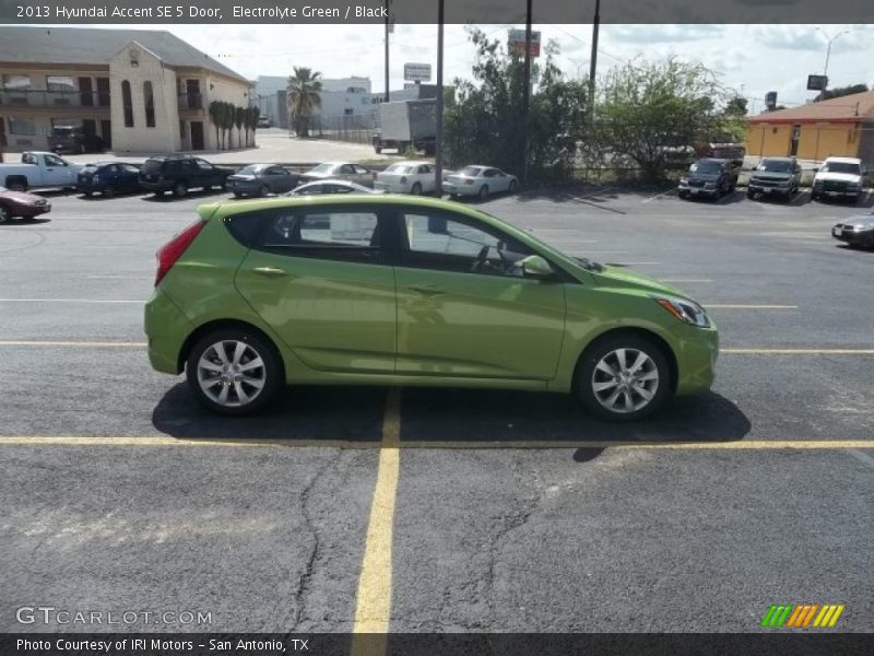 Electrolyte Green / Black 2013 Hyundai Accent SE 5 Door