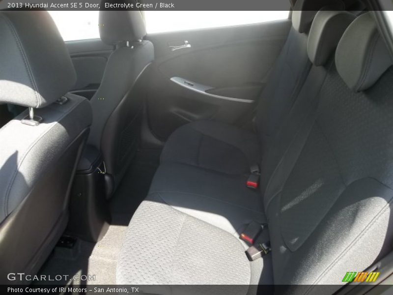 Electrolyte Green / Black 2013 Hyundai Accent SE 5 Door