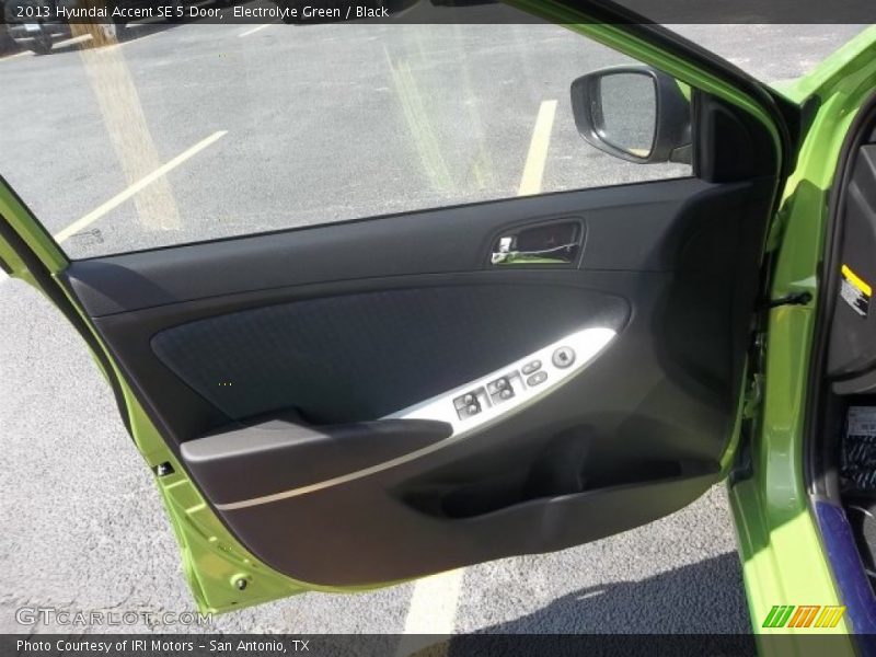 Electrolyte Green / Black 2013 Hyundai Accent SE 5 Door