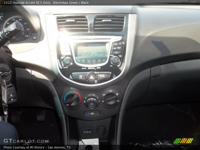 Electrolyte Green / Black 2013 Hyundai Accent SE 5 Door