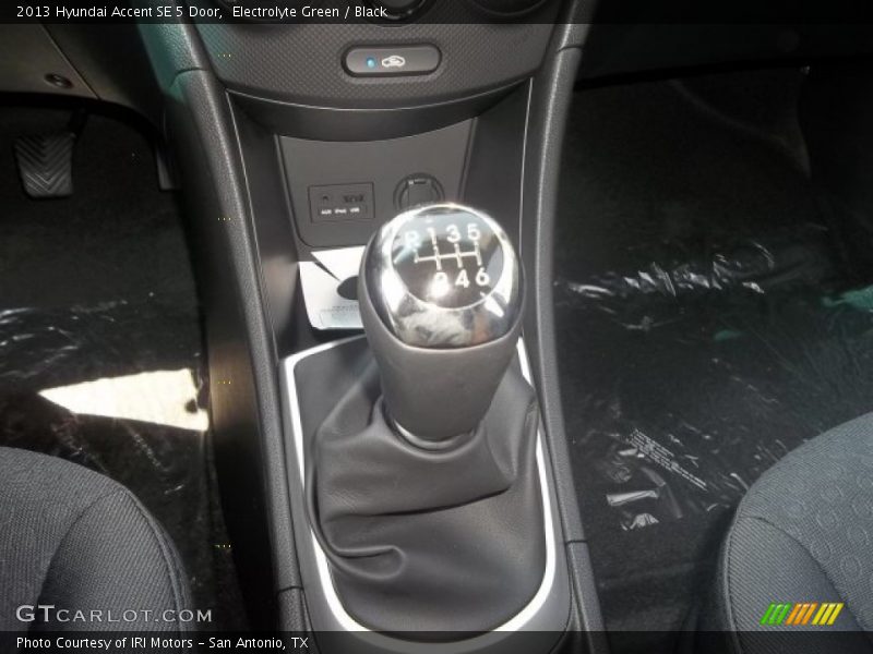  2013 Accent SE 5 Door 6 Speed Manual Shifter