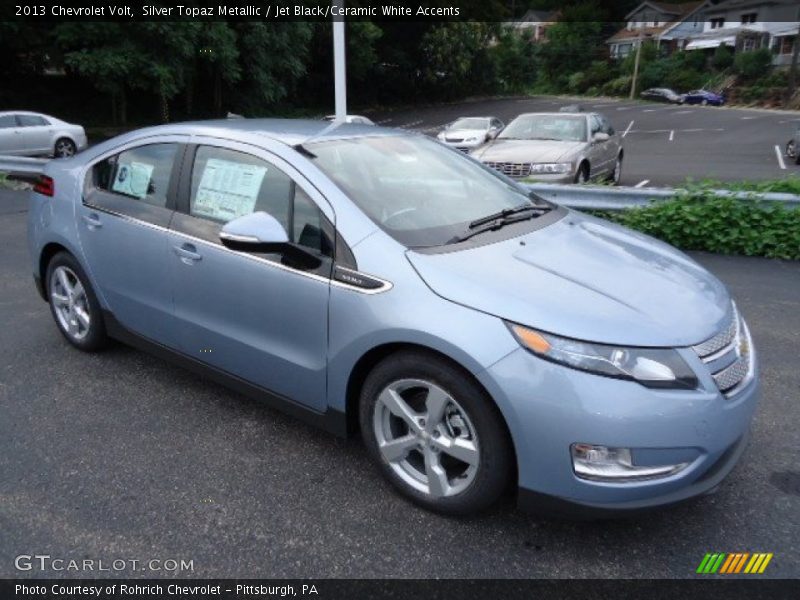 Front 3/4 View of 2013 Volt 