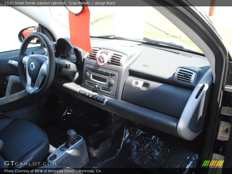 Dashboard of 2010 fortwo passion cabriolet