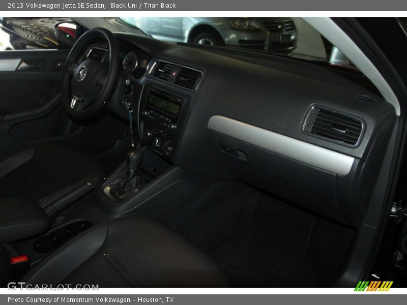 Black Uni / Titan Black 2013 Volkswagen Jetta SE Sedan