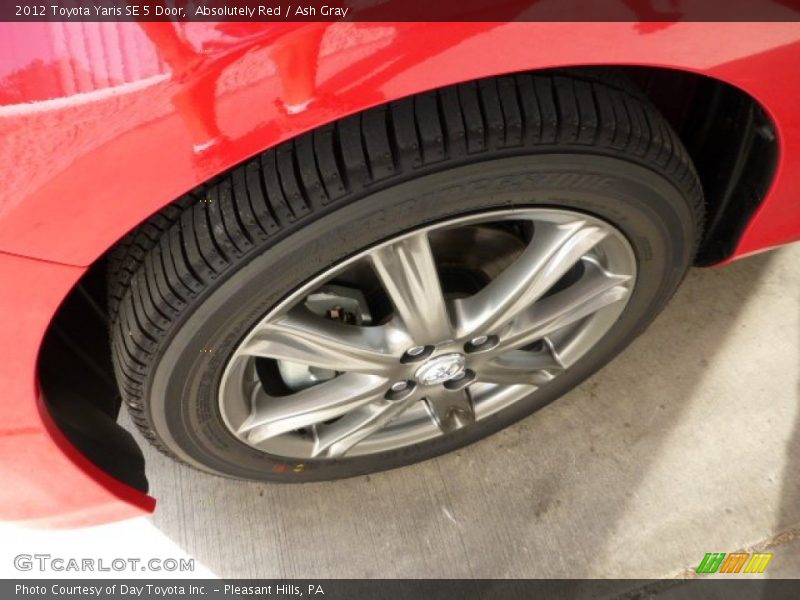 Absolutely Red / Ash Gray 2012 Toyota Yaris SE 5 Door