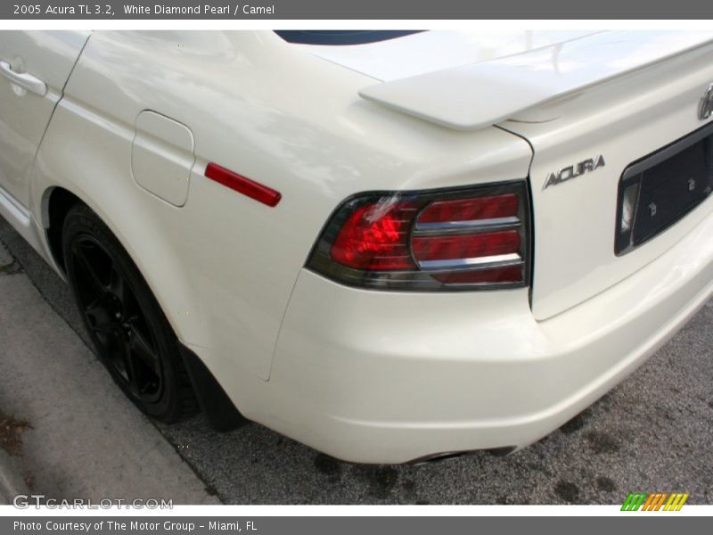 White Diamond Pearl / Camel 2005 Acura TL 3.2