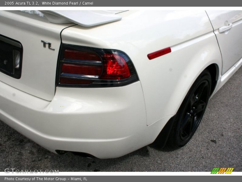 White Diamond Pearl / Camel 2005 Acura TL 3.2