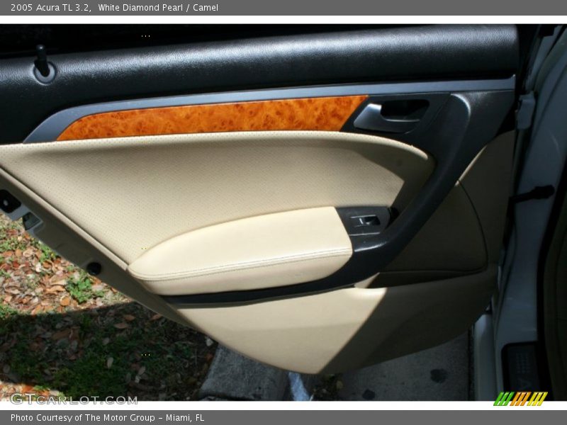 White Diamond Pearl / Camel 2005 Acura TL 3.2