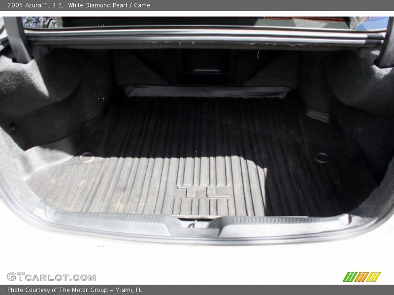 White Diamond Pearl / Camel 2005 Acura TL 3.2