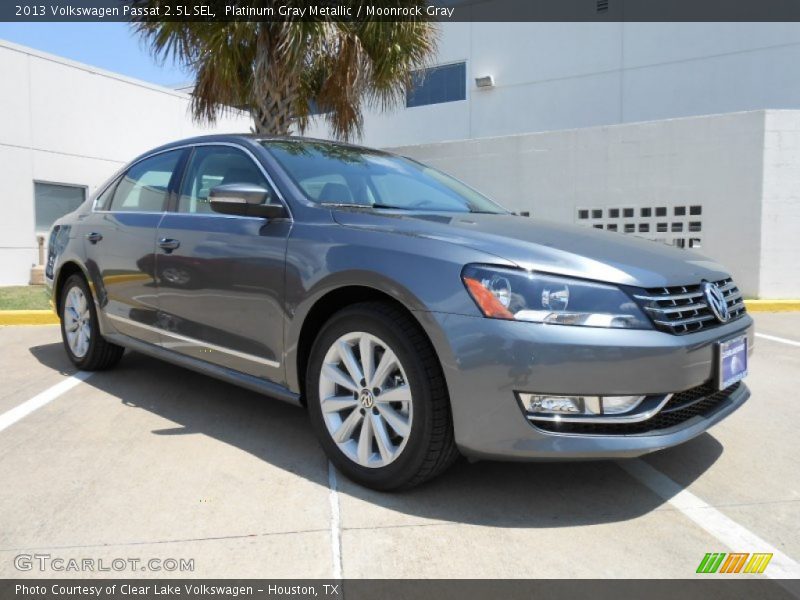 Front 3/4 View of 2013 Passat 2.5L SEL