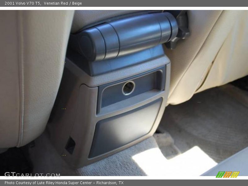 Venetian Red / Beige 2001 Volvo V70 T5