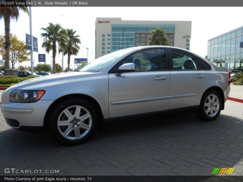 Silver Metallic / Off Black 2006 Volvo S40 2.4i