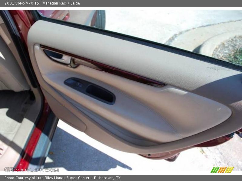 Venetian Red / Beige 2001 Volvo V70 T5