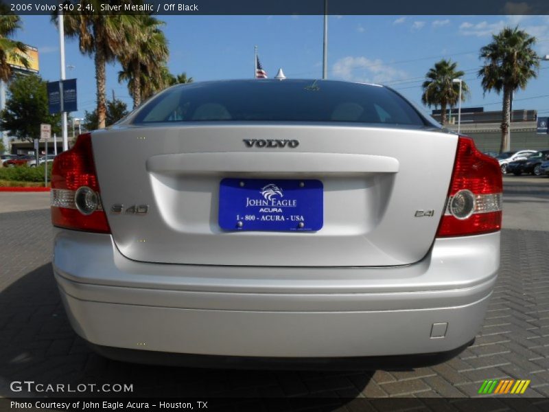 Silver Metallic / Off Black 2006 Volvo S40 2.4i