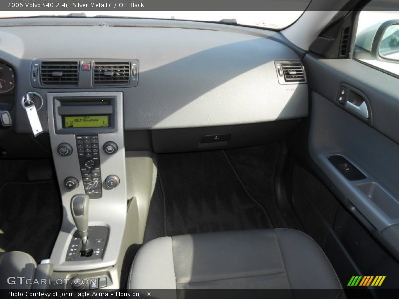 Silver Metallic / Off Black 2006 Volvo S40 2.4i