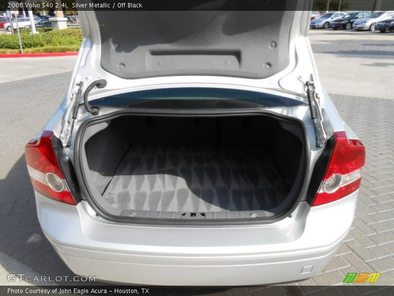 Silver Metallic / Off Black 2006 Volvo S40 2.4i