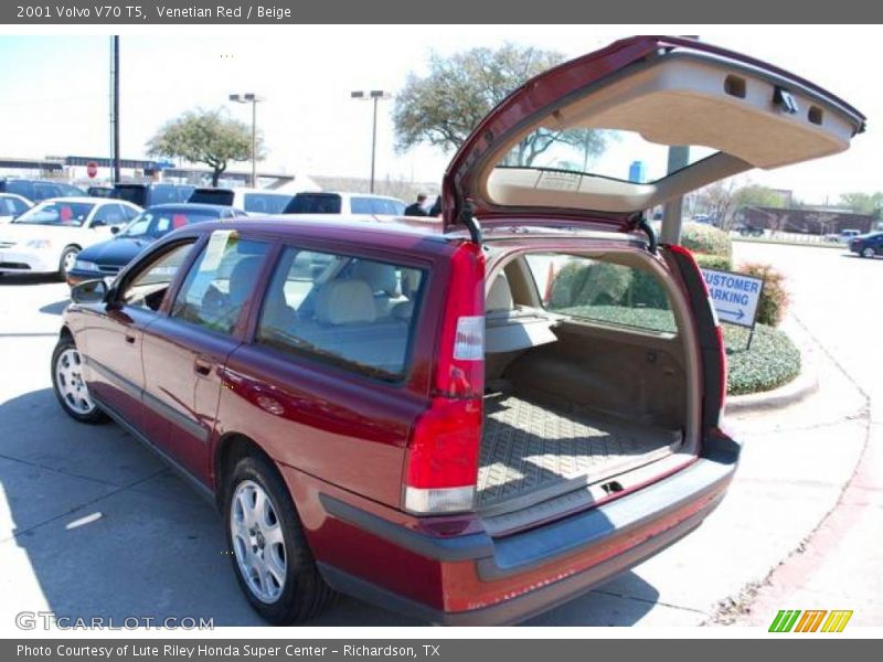 Venetian Red / Beige 2001 Volvo V70 T5