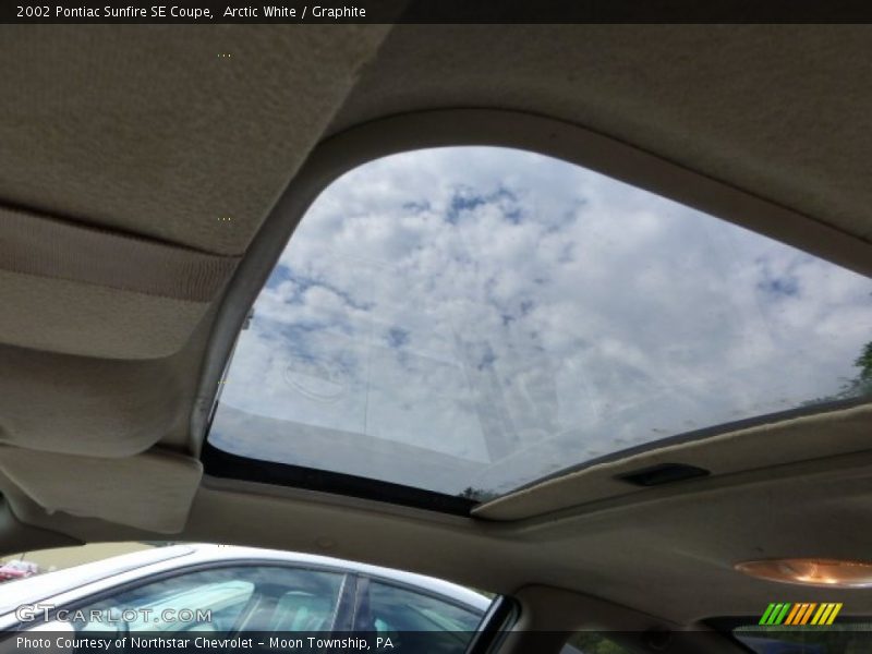 Arctic White / Graphite 2002 Pontiac Sunfire SE Coupe
