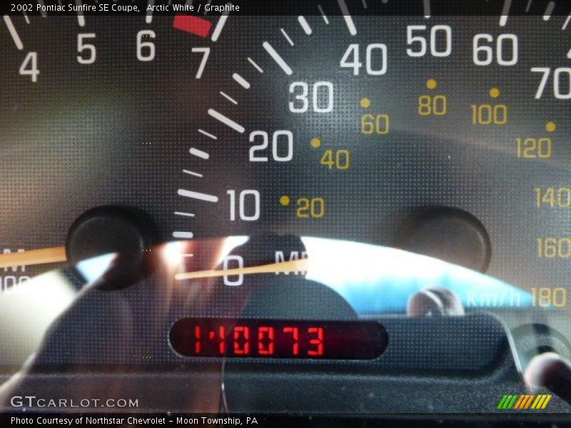 Arctic White / Graphite 2002 Pontiac Sunfire SE Coupe