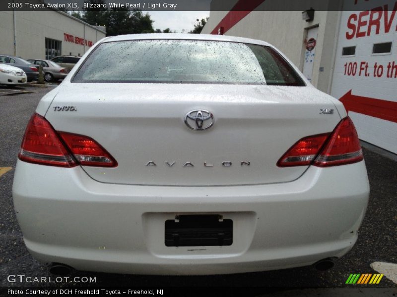 Blizzard White Pearl / Light Gray 2005 Toyota Avalon XLS