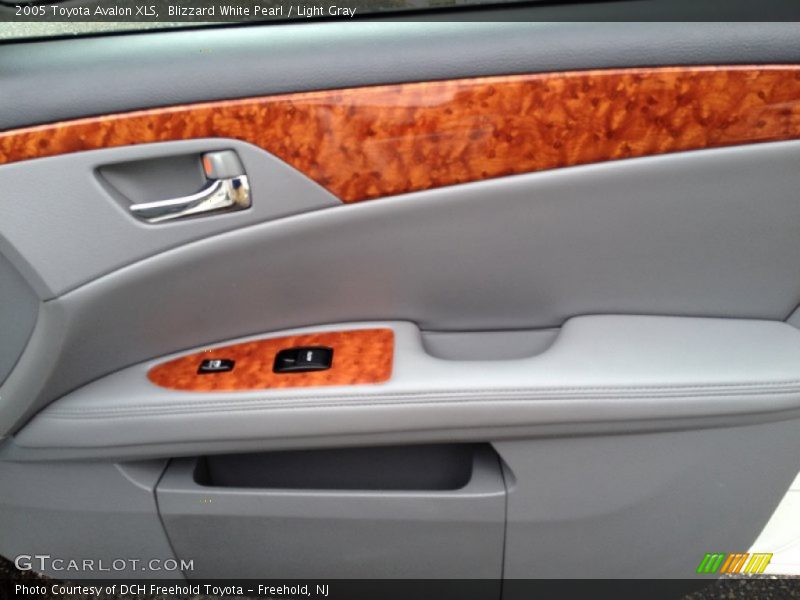 Blizzard White Pearl / Light Gray 2005 Toyota Avalon XLS