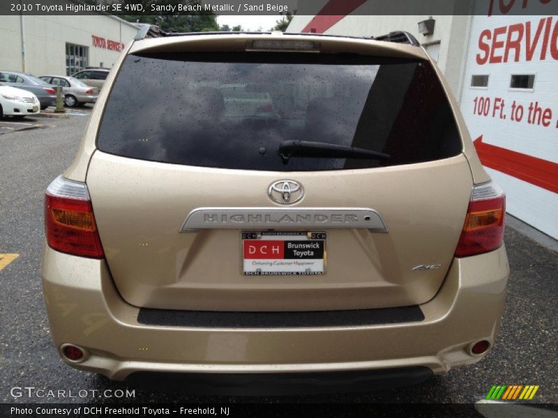 Sandy Beach Metallic / Sand Beige 2010 Toyota Highlander SE 4WD