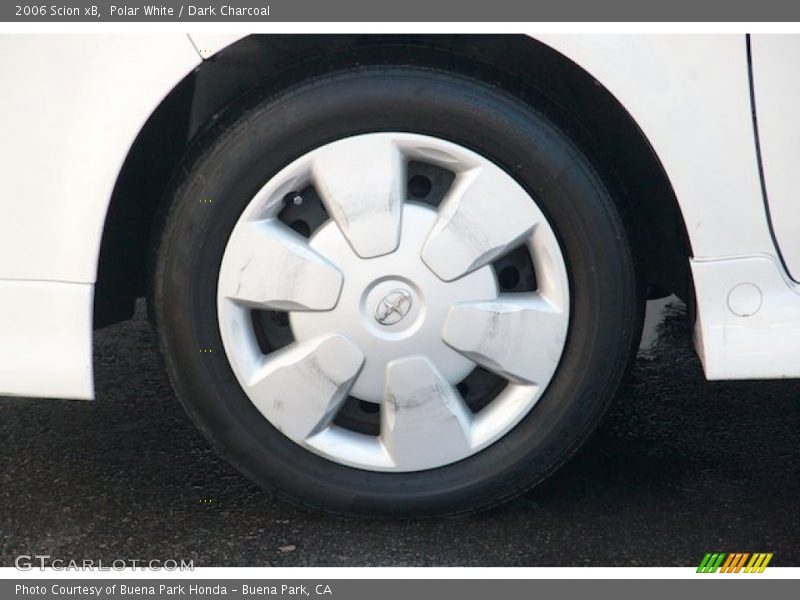 Polar White / Dark Charcoal 2006 Scion xB