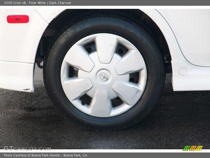 Polar White / Dark Charcoal 2006 Scion xB