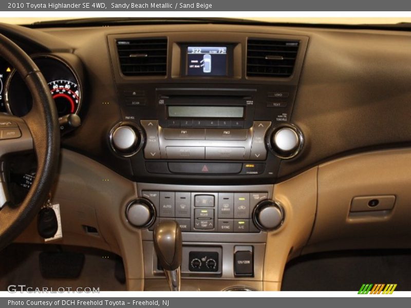 Sandy Beach Metallic / Sand Beige 2010 Toyota Highlander SE 4WD