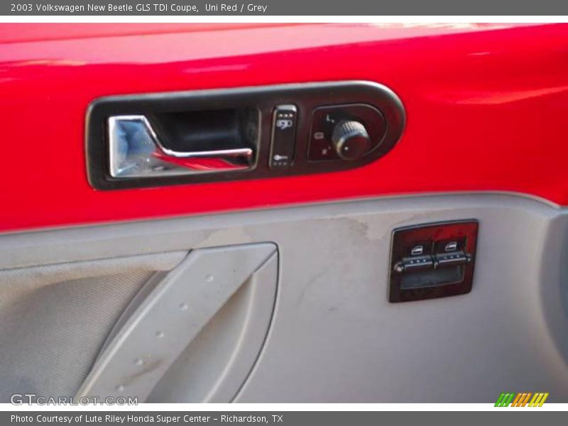 Uni Red / Grey 2003 Volkswagen New Beetle GLS TDI Coupe