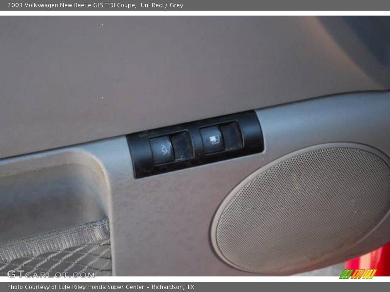 Uni Red / Grey 2003 Volkswagen New Beetle GLS TDI Coupe