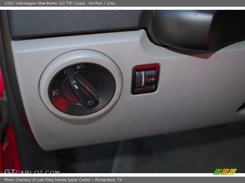 Uni Red / Grey 2003 Volkswagen New Beetle GLS TDI Coupe