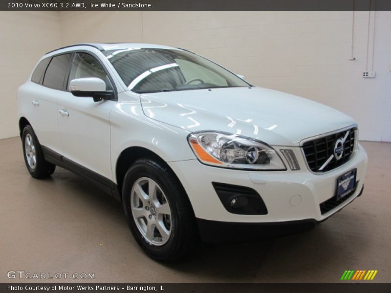 Front 3/4 View of 2010 XC60 3.2 AWD