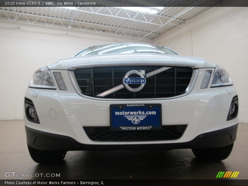 Ice White / Sandstone 2010 Volvo XC60 3.2 AWD