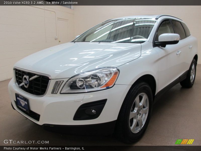 Ice White / Sandstone 2010 Volvo XC60 3.2 AWD