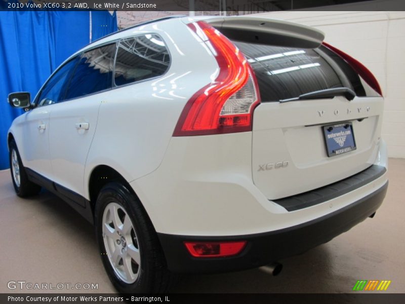 Ice White / Sandstone 2010 Volvo XC60 3.2 AWD