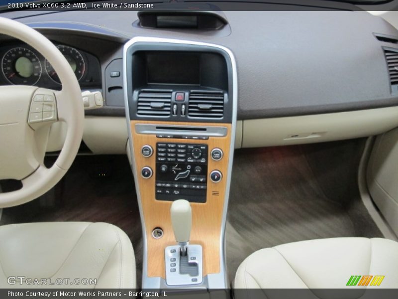 Dashboard of 2010 XC60 3.2 AWD