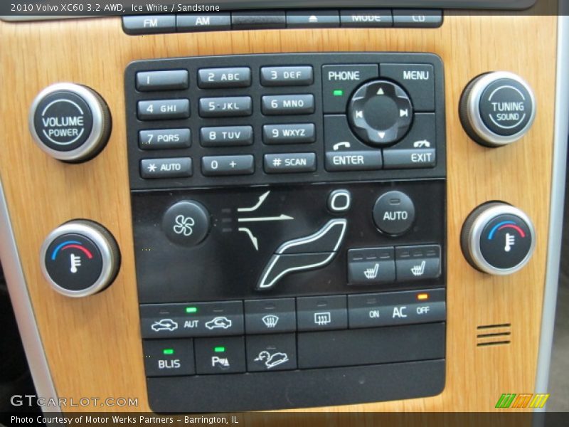 Controls of 2010 XC60 3.2 AWD