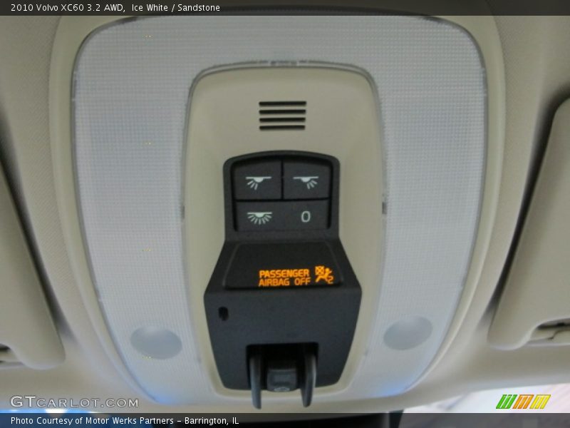 Ice White / Sandstone 2010 Volvo XC60 3.2 AWD