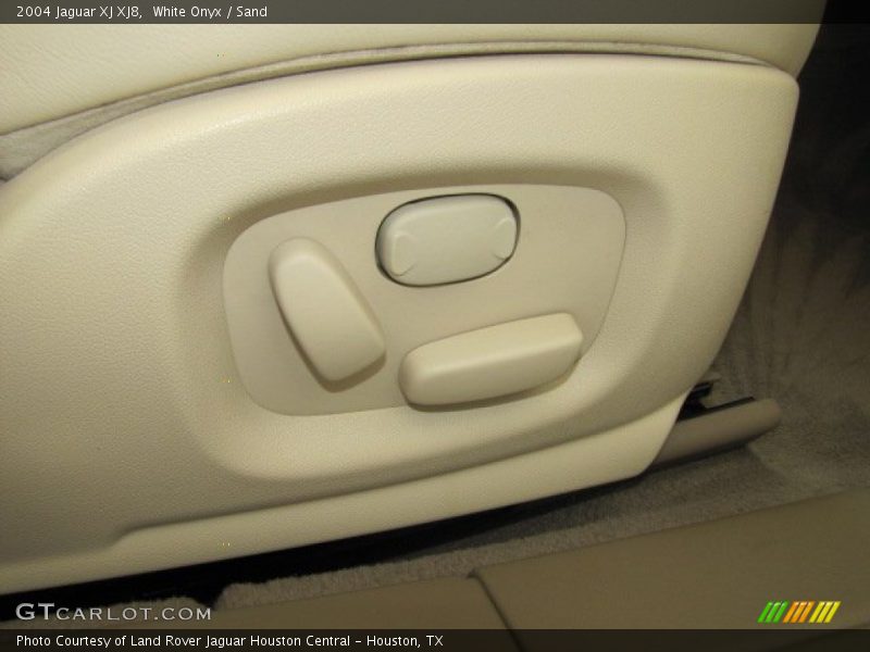 White Onyx / Sand 2004 Jaguar XJ XJ8