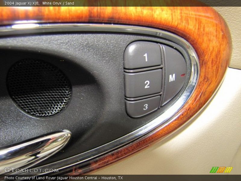 White Onyx / Sand 2004 Jaguar XJ XJ8