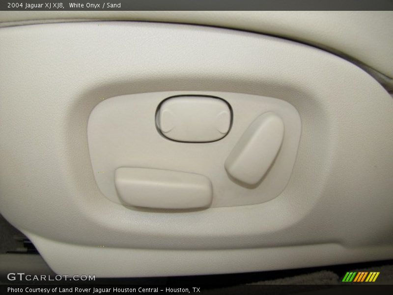 White Onyx / Sand 2004 Jaguar XJ XJ8