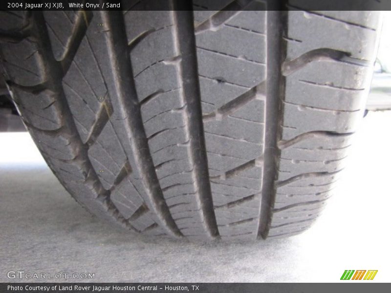 White Onyx / Sand 2004 Jaguar XJ XJ8
