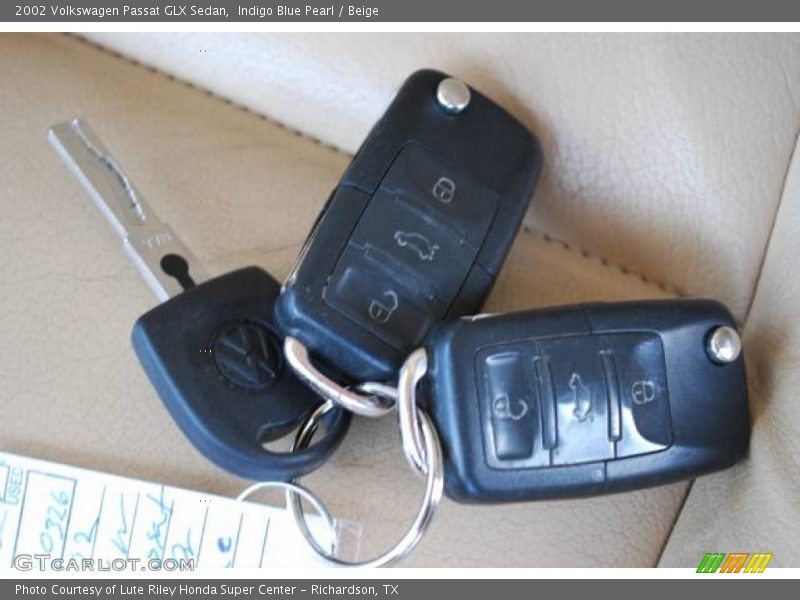 Indigo Blue Pearl / Beige 2002 Volkswagen Passat GLX Sedan