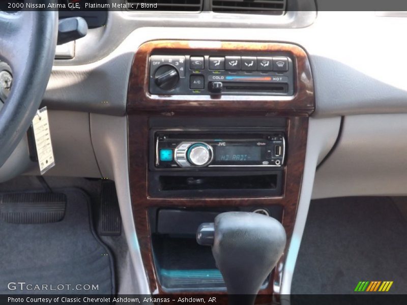 Platinum Metallic / Blond 2000 Nissan Altima GLE